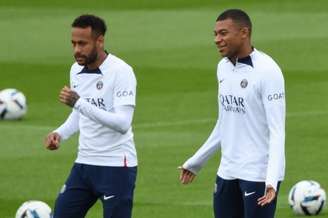 Neymar e Mbappé treinaram juntos nesta sexta-feira no PSG (BERTRAND GUAY / AFP)
