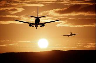 Querosene é o combustível mais usado no aviões; sua queima libera diversos poluentes atmosféricos, incluindo o dióxido de carbono
