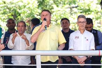 Jair Bolsonaro (PL) participa de missa no Santuário de Aparecida nesta quarta, 12
