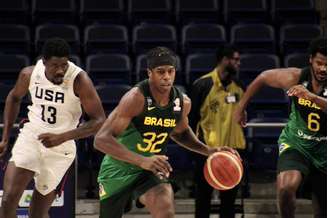 A seleção brasileira derrotou os Estados Unidos por 94 a 79.