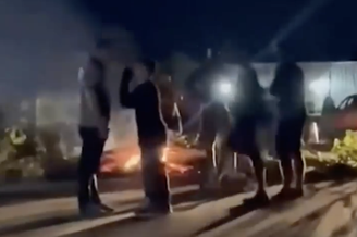 Manifestantes que bloqueiam rodovia não deixam pai passar e levar o filho para cirurgia