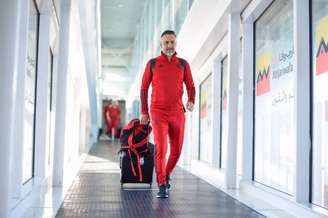 O técnico Vítor Pereira na chegada do Flamengo em Marrocos, sede do Mundial (Foto: Marcelo Cortes/CRF)