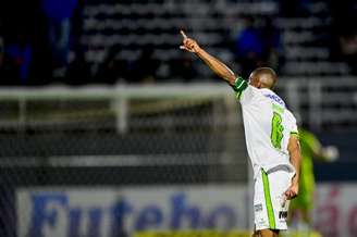 Volante está no Coelho desde 2016 e construiu uma grande história (Foto: Mourão Panda/América-MG)