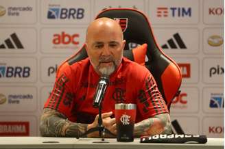 Sampaoli durante sua primeira coletiva como técnico do Flamengo