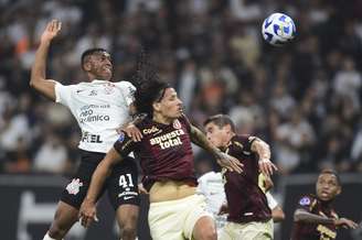 Corinthians vence Universitario pela sul-americana 