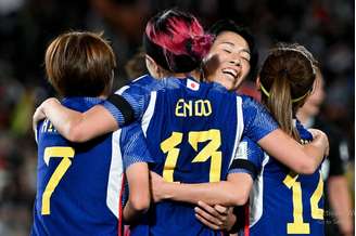 Japonesas celebram o quarto gol sobre Zâmbia; resultado leva asiáticas à liderança 