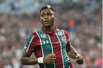 Yony Gonzalez com a camisa do Fluminense 