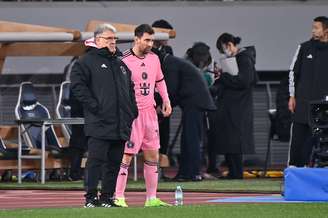 Tata Martino e Messi durante amistoso do Inter Miami com o Vissel Kobe 