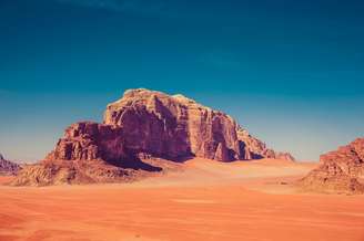 A aridez e as formações rochosas do Wadi Rum, na Jordânia, dão vida ao planeta Arrakis