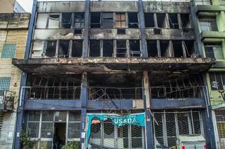 Local onde ocorreu o incêndio que vitimou 10 pessoas, e deixou pelo menos 7 feridos, no centro de Porto Alegre (RS), nesta sexta-feira, 26 de abril de 2024