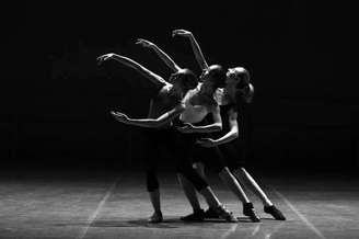 O dia 29/4 é Dia Internacional da Dança. A data foi criada pelo Comitê Internacional da Dança da UNESCO em 1982, em homenagem ao nascimento de Jean-Georges Noverre, um importante mestre de balé francês do século 18 e criador do ballet moderno.
