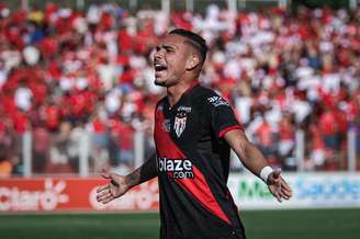 Atlético-GO perde Luiz Fernando por quatro jogos 