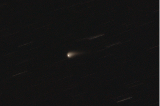 Cometa C/2023 A3 (Tsuchinshan-ATLAS) visto em 26 de abril através de um telescópio refletor (Imagem: Reprodução/Wikimedia Commons/C messier/CC BY 4.0)