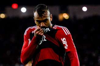 Flamengo e West Ham acertam venda do zegueiro, Fabrício Bruno