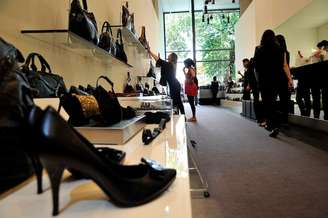 Segundo Confederação Nacional do Comércio, setor de vestuários e calçados é o carro chefe das vendas, representando 42% da movimentação financeira