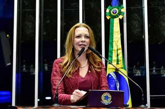 Janaína Farias, suplente de Camilo Santana, substitui Augusta Brito no Senado.