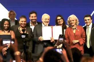 Lula e a ministra Margareth Menezes participaram de um evento no Rio de Janeiro nesta quarta (19) para celebrar o cinema brasileiro