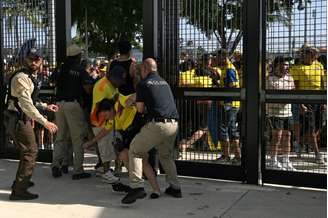 Antes da final da Copa América, colombianos invadiram Hard Rock Stadium e entraram em confronto com a Polícia