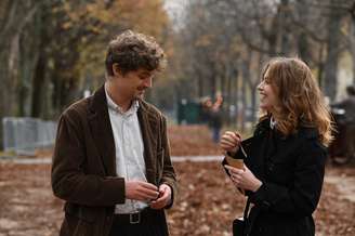 Niels Schneider e Loou de Laânge estrelam 'Golpe de Sorte em Paris', novo filme de Woody Allen, que estreia no Brasil em 19 de setembro