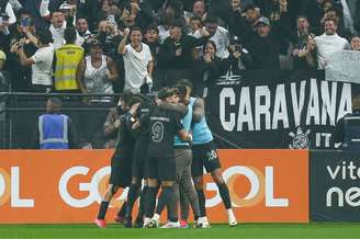 Corinthians se prepara para último jogo da temporada contra o Grêmio. 