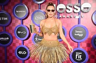 Beatriz Reis, a Bia do Brás, curtiu o carnaval em camarote na Sapucaí.