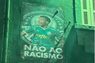 Palmeirenses espalham cartazes ao redor do Allianz Parque