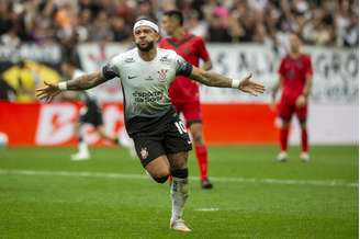 Memphis Depay (Corinthians) comemorando seu gol contra o Sport Recife, no dia 19.04.2025 