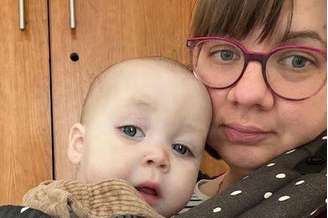 Daisy Crawford, de 40 anos, e seu bebê