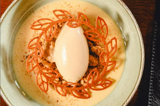 Gelato de Cerveja de Trigo com Maçã Negra e Creme de Calvados da Casa 201, no Rio