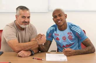 Wallace Yan renova com o Flamengo