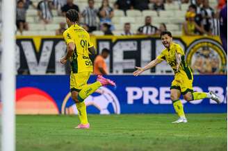 Jogadores do Mirassol comemoram gol