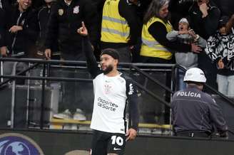 Memphis Depay marcou o gol da vitória do Corinthians sobre o Palmeiras, nas oitavas de final da Copa do Brasil.