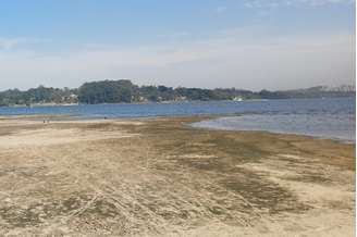 Vista do Reservatório de Guarapiranga, localizado na zona sul da cidade de São Paulo, na manhã desta quarta-feira, 20 de agosto de 2025. O nível dos reservatórios dos sete sistemas que abastecem a Região Metropolitana de São Paulo caiu neste ano. O volume de água armazenado é o menor desde 2015, quando a região sofreu a maior crise hídrica da história.
