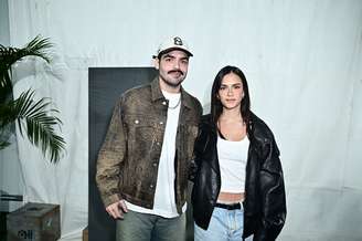 João Silva e Isabella Kherlakian tinham amigos em comum antes de namorar