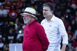Lula e Camilo Santana durante encontro com cursinhos populares