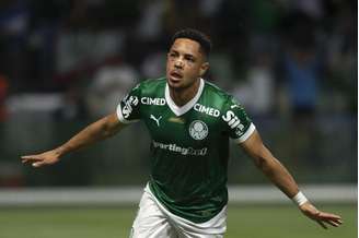 Vitor Roque (Palmeiras) celebrando seu gol contra o Santos, no dia 06.11.2025 