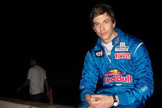Toto Wolff com o uniforme da Red Bull
