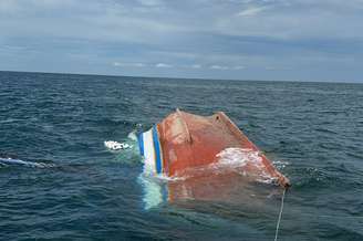 Embarcação afundou na segunda-feira, 12