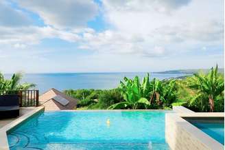 MC Cabelinho e Carol Macharethe se hospedam em mansão na Jamaica —