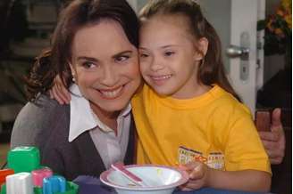 Joana como Clarinha ao lado de Regina Duarte