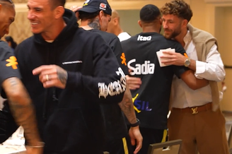 Léo Pereira 'erra' look em jantar da CBF