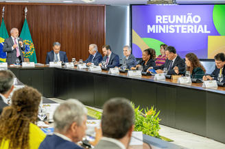 Encontro conduzido pelo presidente Lula reuniu atuais e futuros ministros em meio ao calendário eleitoral