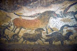 Gravura nas paredes das Cavernas Lascaux, um dos mais importantes sítios arqueológicos do mundo
