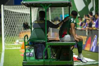 Vitor Roque, do Palmeiras, terá de passar por cirurgia após sofrer lesão no jogo de ida contra a Jacuipense, pela Copa do Brasil