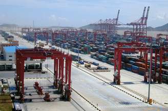 Os maiores portos do planeta, concentrados principalmente na Ásia, evidenciam a importância estratégica da região para o comércio global. Locais como Xangai e Singapura desempenham papel central na movimentação de mercadorias. Conheça os dez maiores portos do planeta.