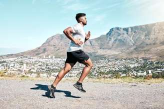 O VO2 máximo mede a capacidade do corpo de usar oxigênio durante exercícios intensos.