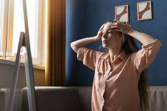 O estresse altera o ciclo menstrual? Entenda o "Burnout Hormonal"