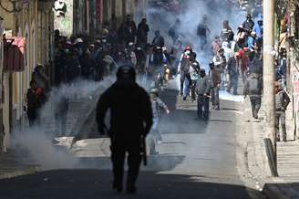 Passeata de protesto em La Paz
18 de maio de 2026
REUTERS/Claudia Morales