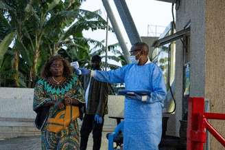 Congo reforça o controle sanitário na fronteira de Barrier após a confirmação de um surto de Ebola envolvendo a cepa Bundibugyo
18 de maio de 2026
REUTERS/Arlette Bashizi