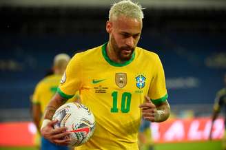 Sonhos com futebol podem simbolizar desafios, emoções intensas e vontade de vencer na vida
